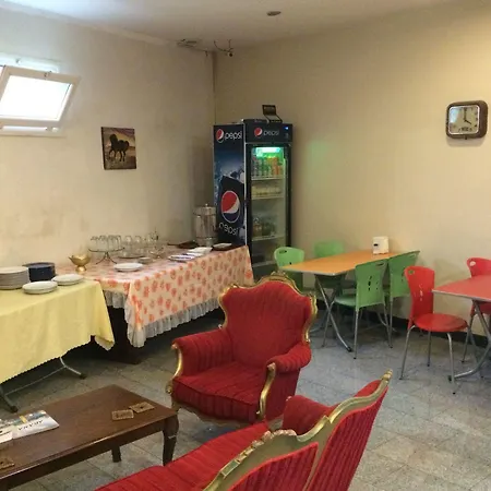 Uenver מלון